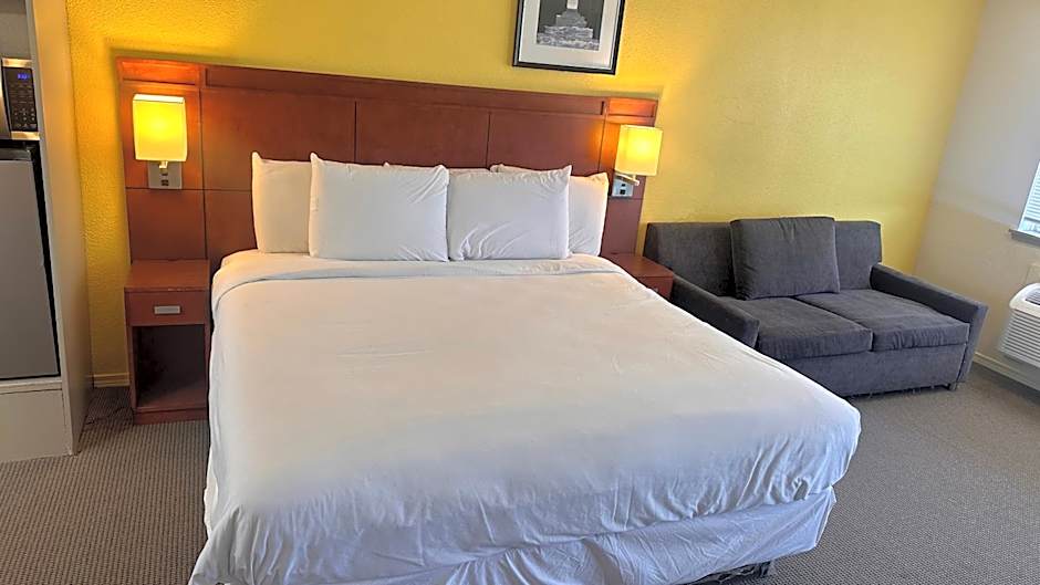 Lakeshore Inn Water Front