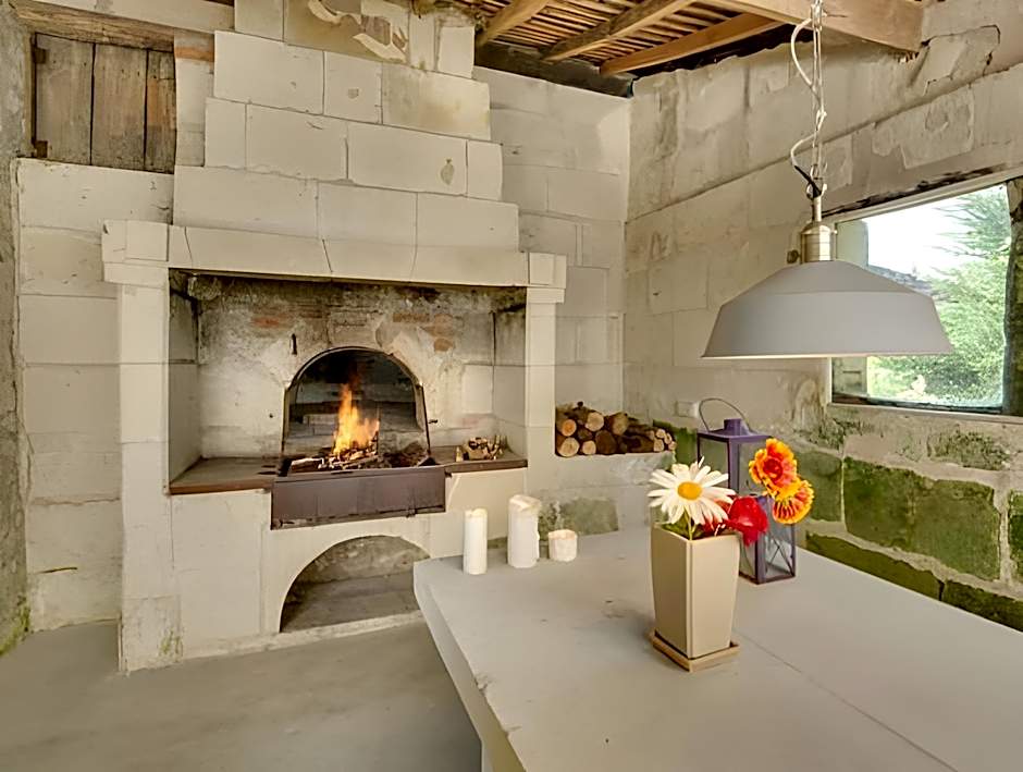 Le Chateau de Candes, sa Tour et ses Suites.