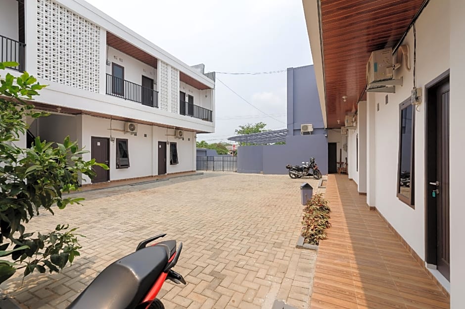 RedDoorz Plus Syariah near Mall Boemi Kedaton Lampung