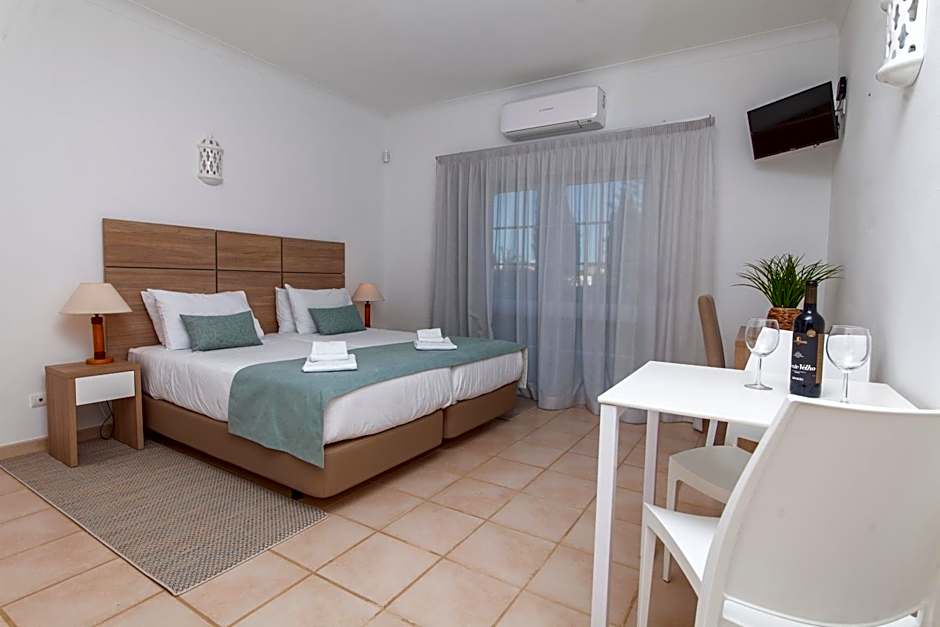 Atalaia Sol Aparthotel - tennis & heated pool in winter