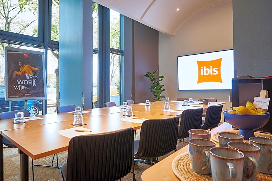 Ibis Paris La Villette Cite Des Sciences 19Eme