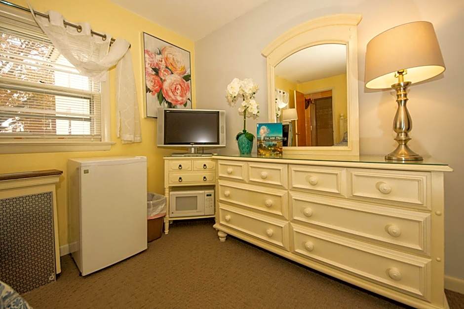 Simmons Motel and Suites