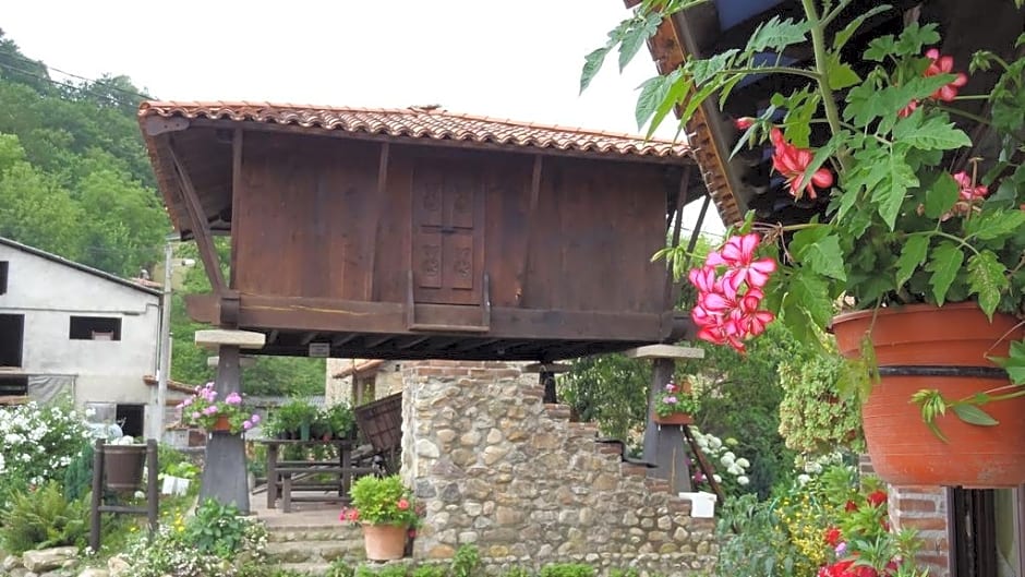 Hotel Intriago I & II