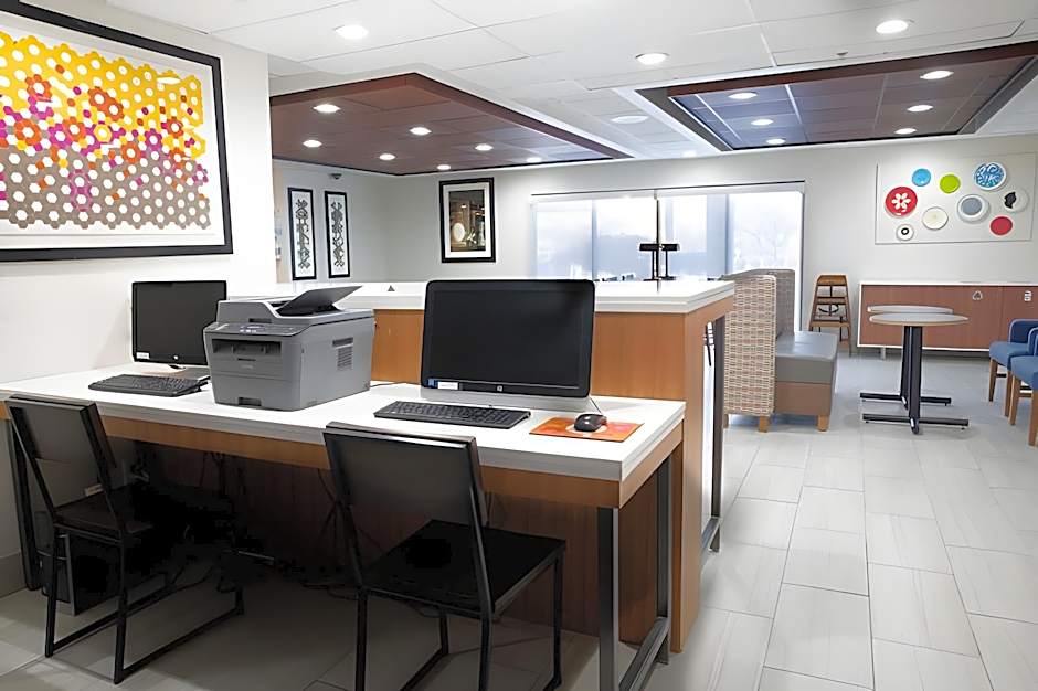 Holiday Inn Express Hotel & Suites Dayton-Huber Heights By IHG