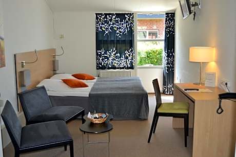 Standard Double Room with Walk-In Shower and Terrace - Disability Access/Non-Smoking
