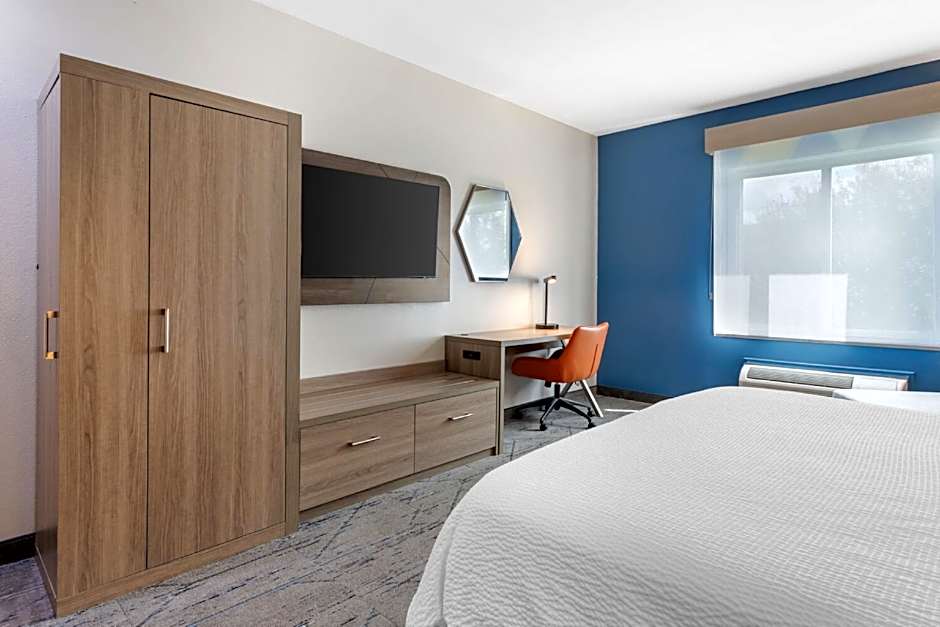Photo 1 of 6 of 1 King Bed Suite, Mobility Accessible, Bathtub