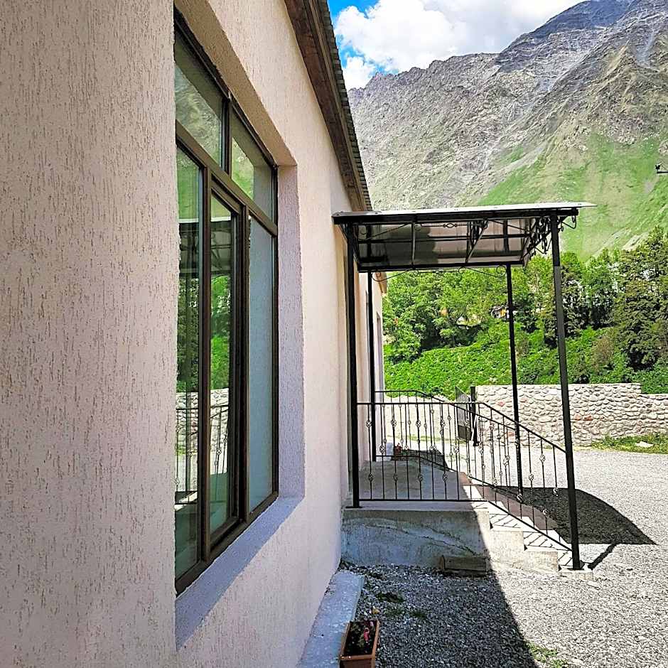 Cozy Hotel Kazbegi