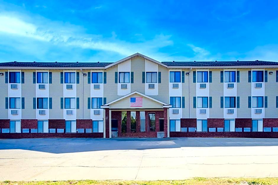Capital O Amerihost Inn and Suites Kingdom City Hwy 54 MO