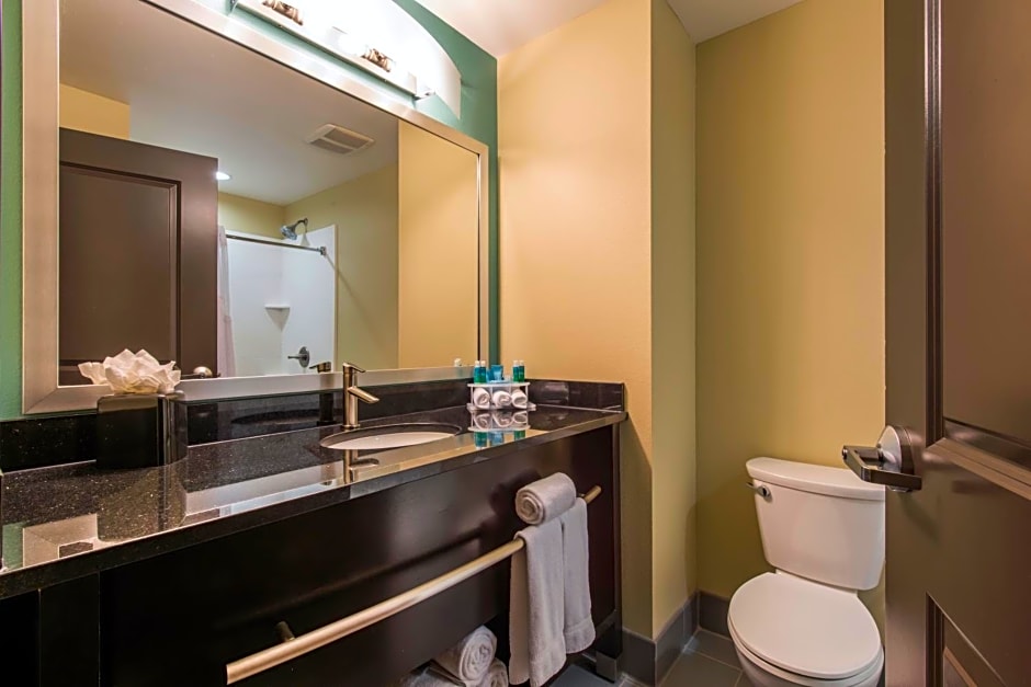 Holiday Inn Express & Suites Colorado Springs Central, an IHG Hotel