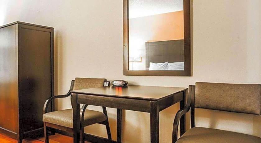 Econo Lodge Urbandale