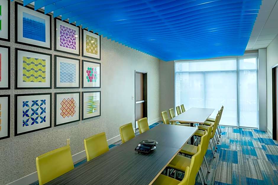 Holiday Inn Express and Suites Medford By IHG