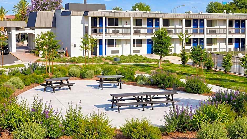 Motel 6-Claremont, CA