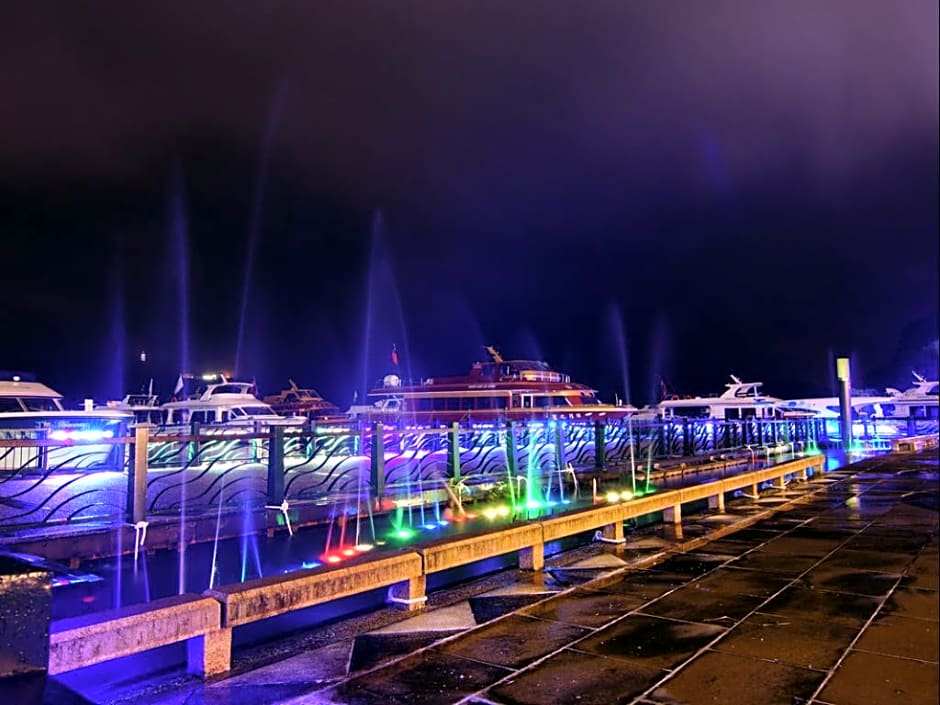 Sun Moon Lake Karuizawa Villa B&B