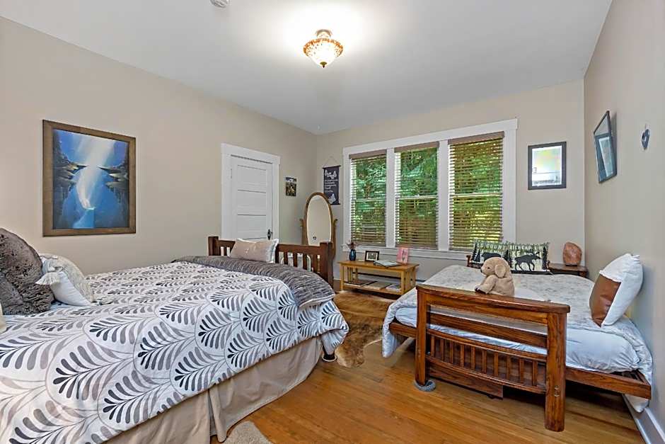 Mountain Meadows Inn & Chalet Suites