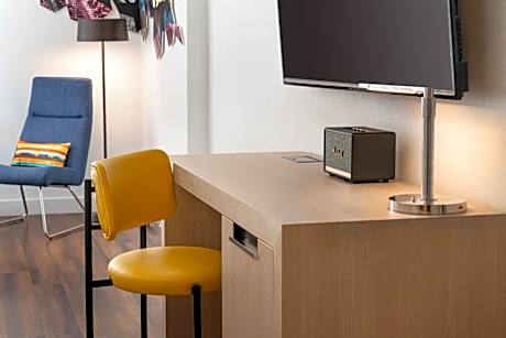 Corner Junior King Suite