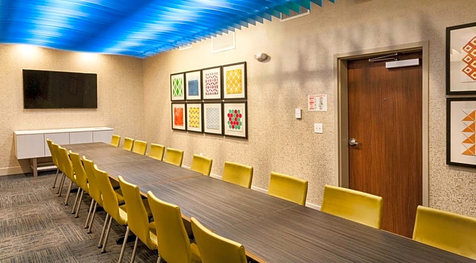 Holiday Inn Express & Suites - Dodge City, an IHG Hotel