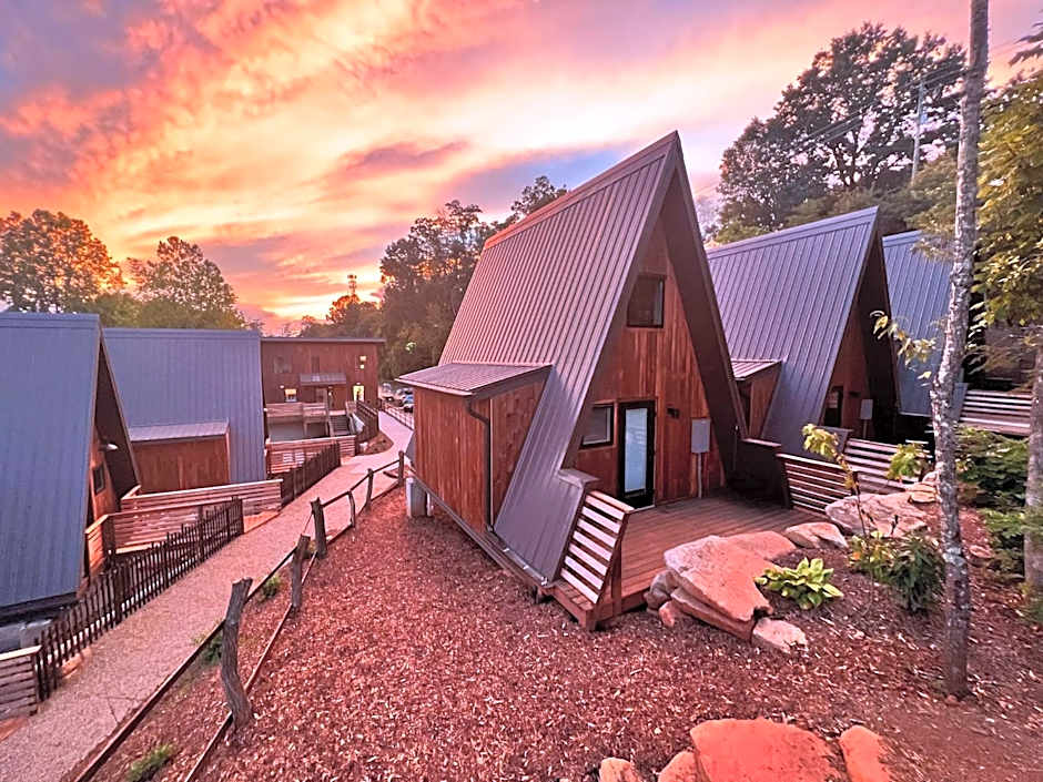 Wrong Way River Lodge & Cabins