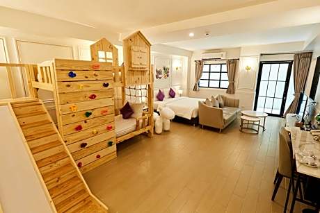 Family Room for 2 Adults and 2 Children