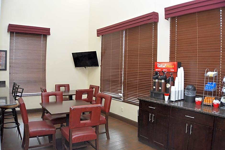 Red Roof PLUS+ & Suites Chattanooga - Downtown