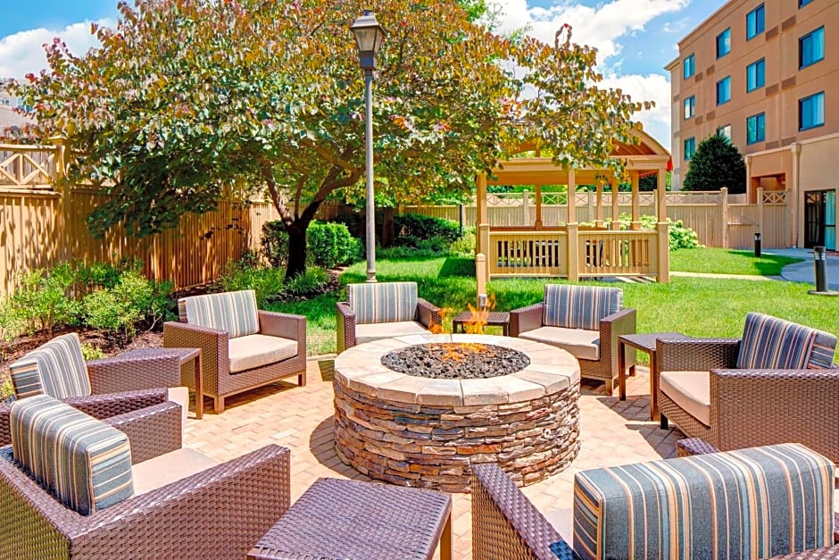 Courtyard by Marriott Roanoke Airport