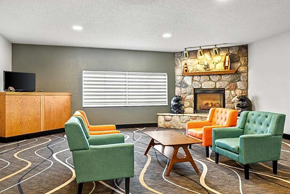 Super 8 by Wyndham Osseo WI