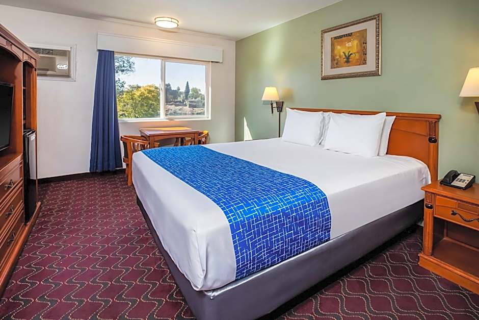 Travelodge by Wyndham Red Bluff South of Redding