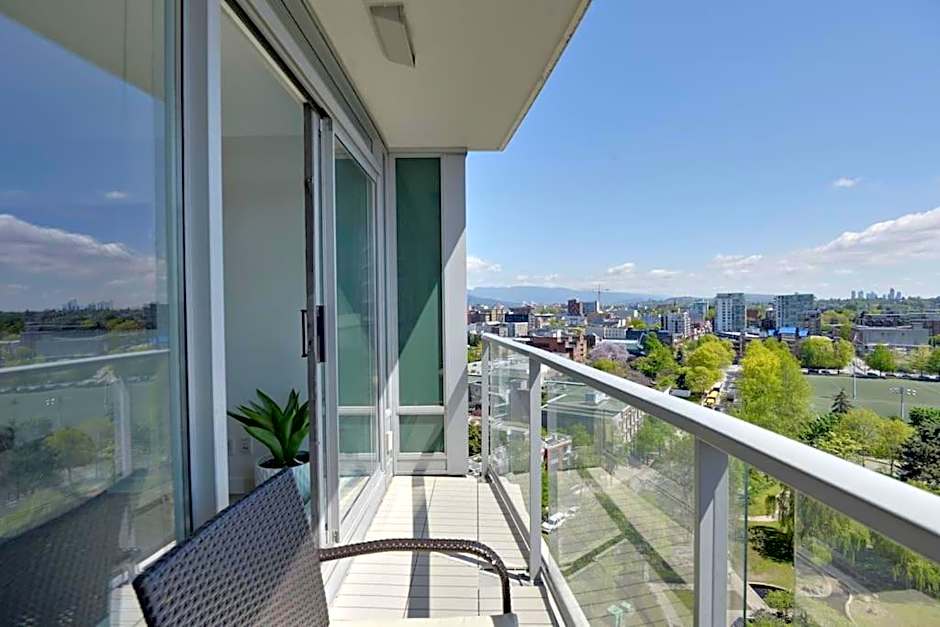 Luxary Condo Downtown Vancouver with free parking