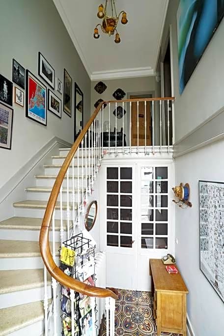 Au Petit Bonheur – Talence, FL