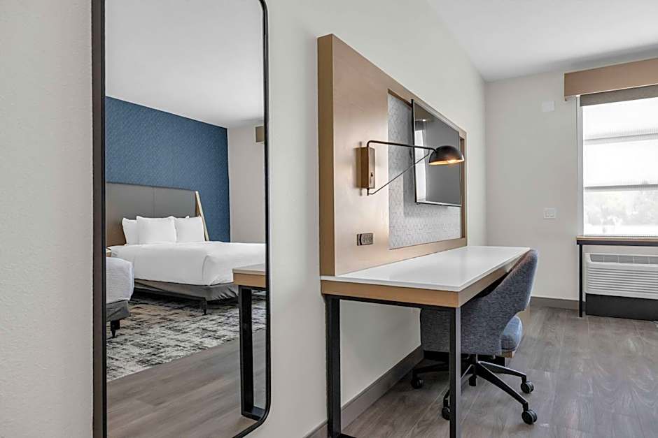 La Quinta Inn & Suites by Wyndham San Jose Silicon Valley
