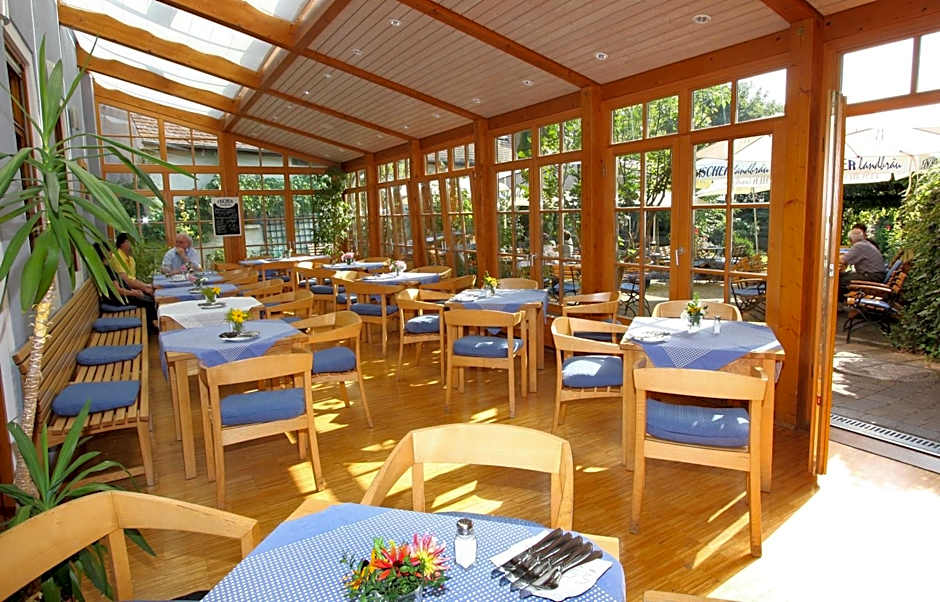 Karpfenhotel & Herrenhaus im Gasthaus Sindel-Buckel