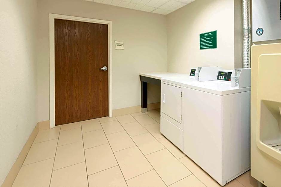 La Quinta Inn & Suites by Wyndham Grove City