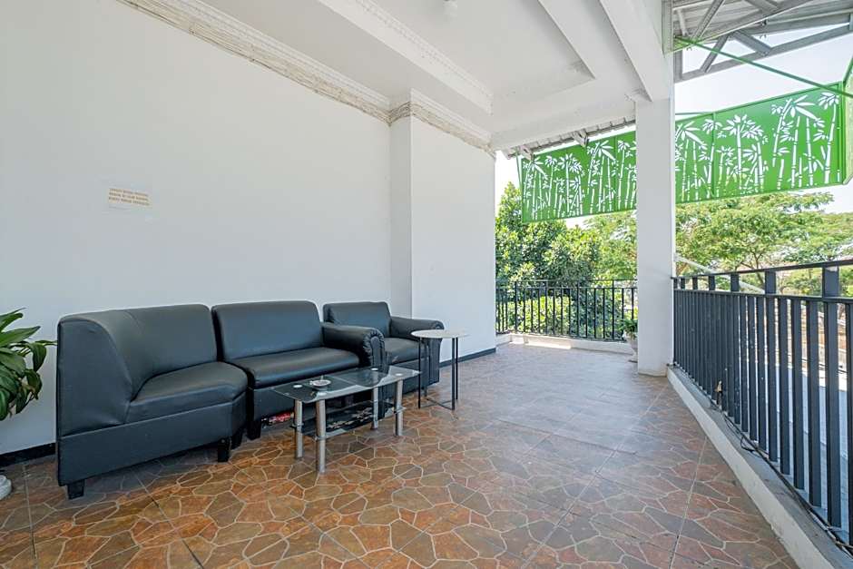 RedDoorz Plus @ Grace Residence Surabaya