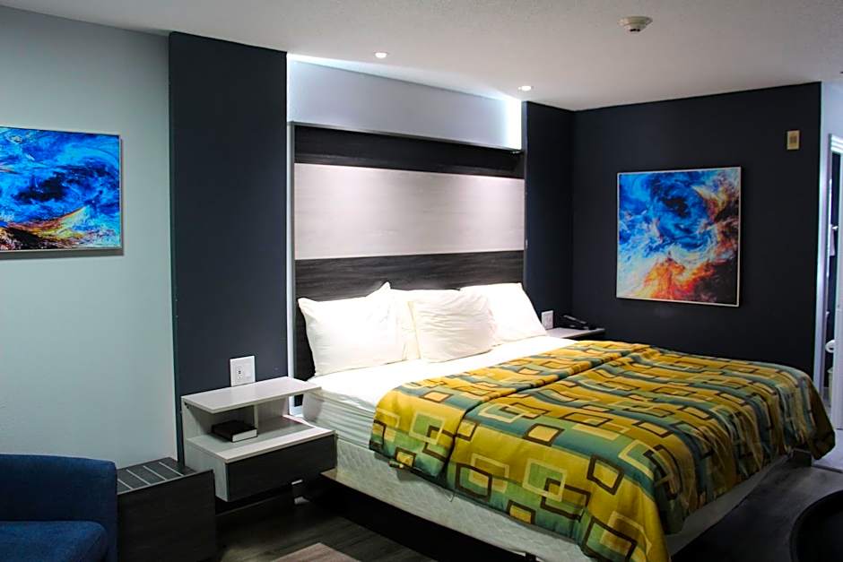 Douglas Inn & Suites Cleveland