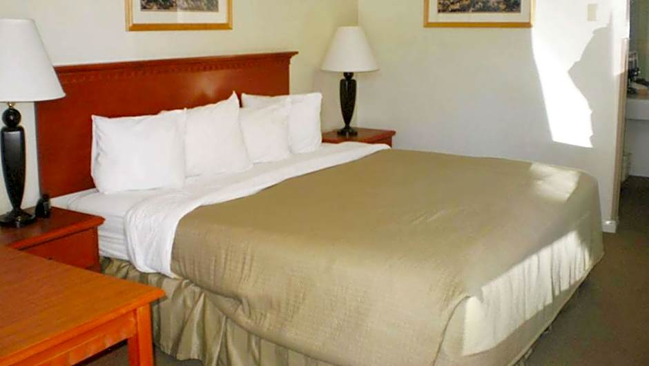 Photo 1 of 5 of 1 Queen Bed