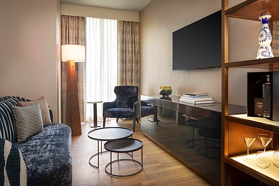 Caesars Republic Scottsdale, a Hilton Hotel