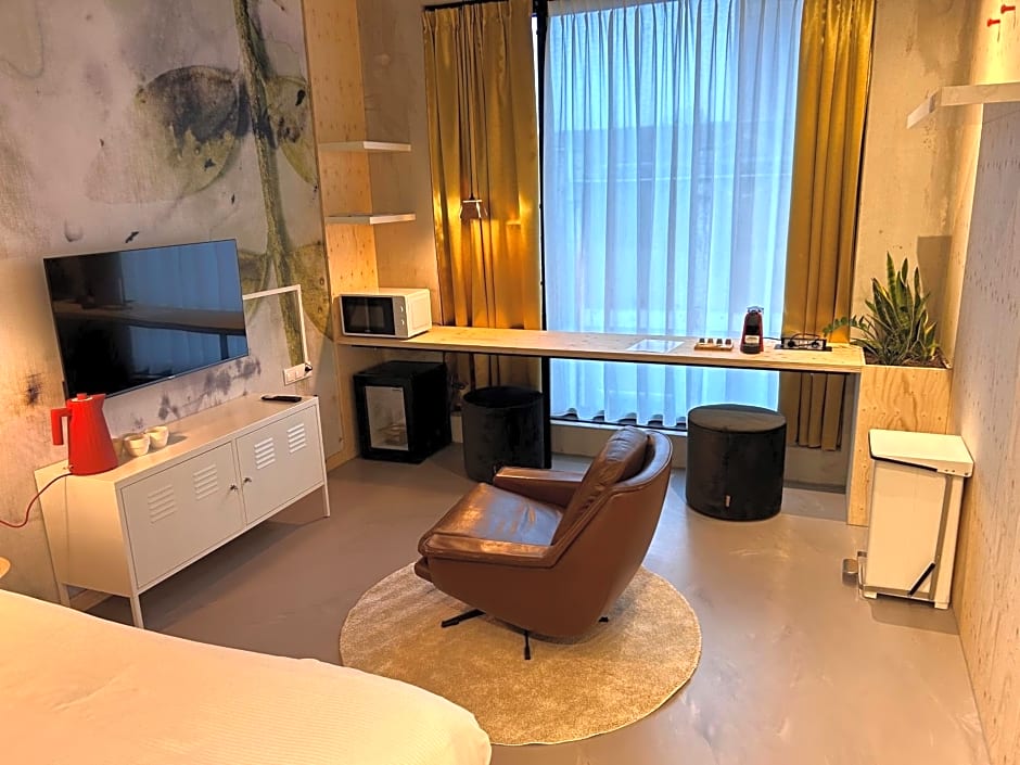 hotel Moloko -just a room- sleep&shower-digital key by SMS
