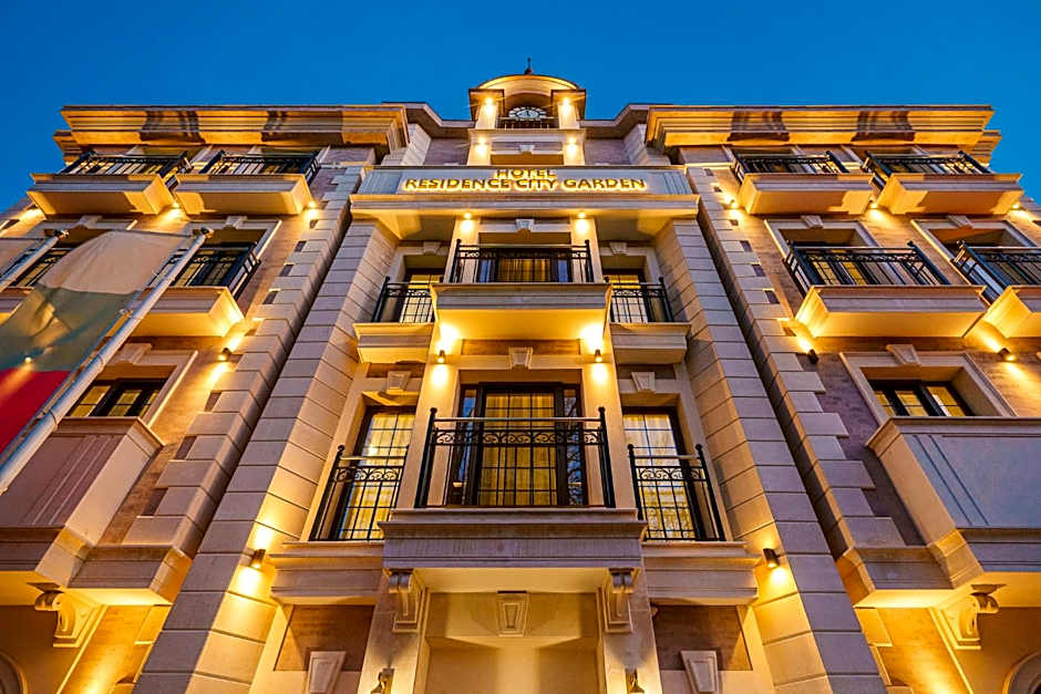 Residence City Garden - Certificate of Excellence Top 10 BEST Five-Stars City Hotels for 2024 awarded by HTIF