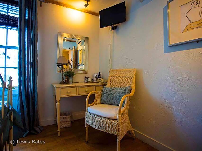 Bath House Hotel & Restaurant