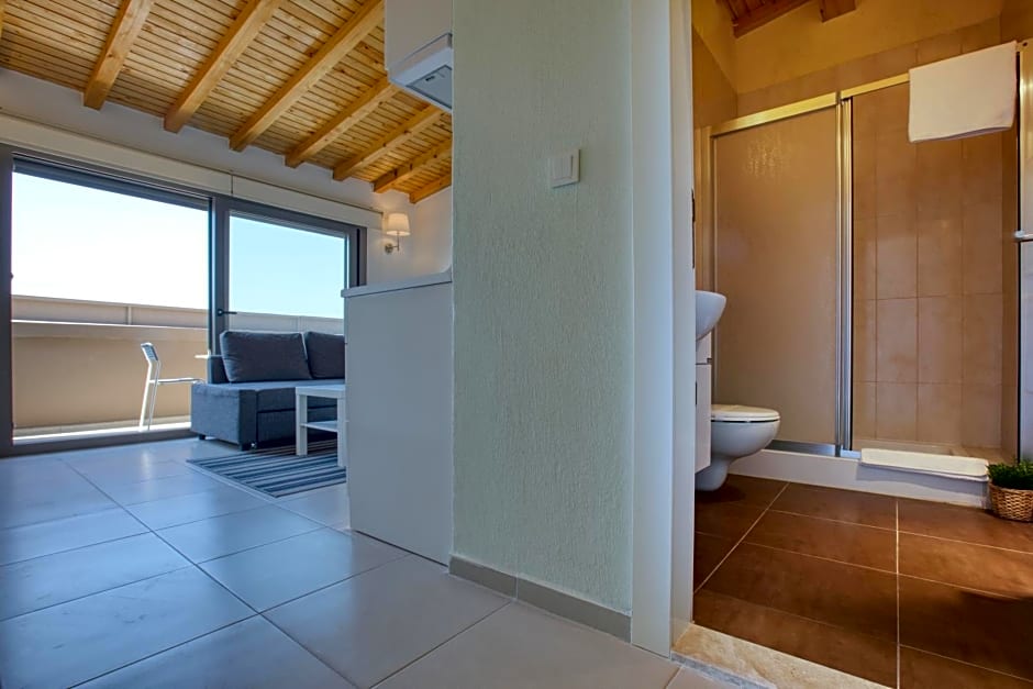 Aegean Apartments - Marina & Chios Island View