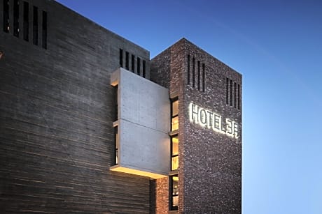 Hotel March