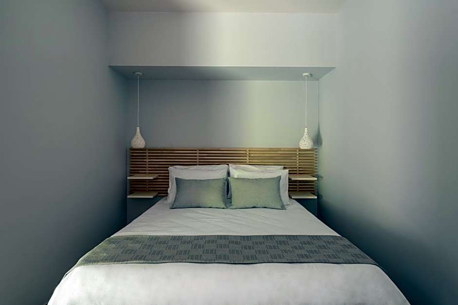 12 Keys Athens Apartments