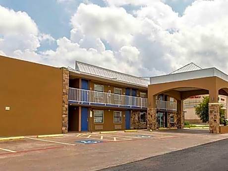 Super 8 by Wyndham Mineral Wells