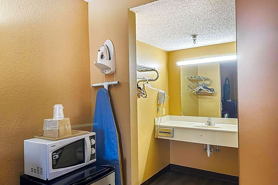 Garden Inn & Suites