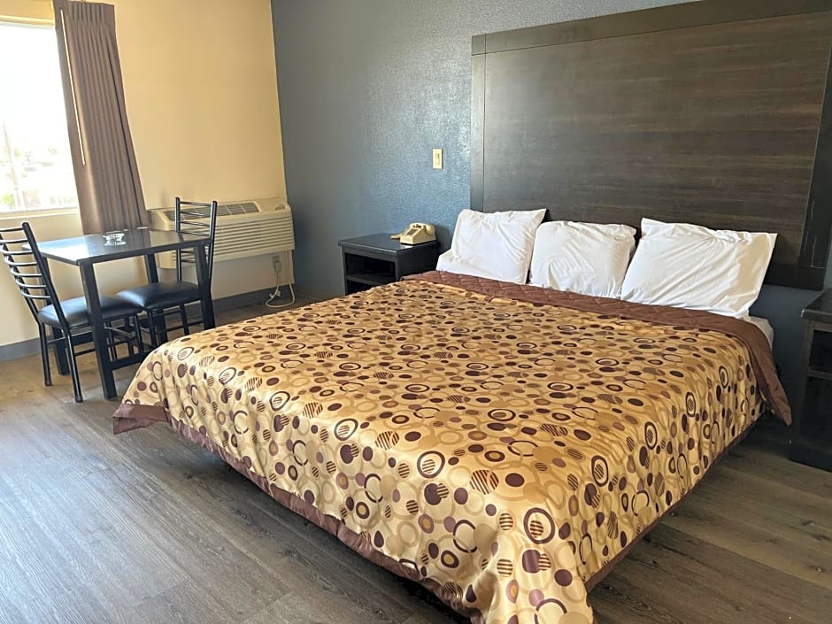 Economy Inn Fresno