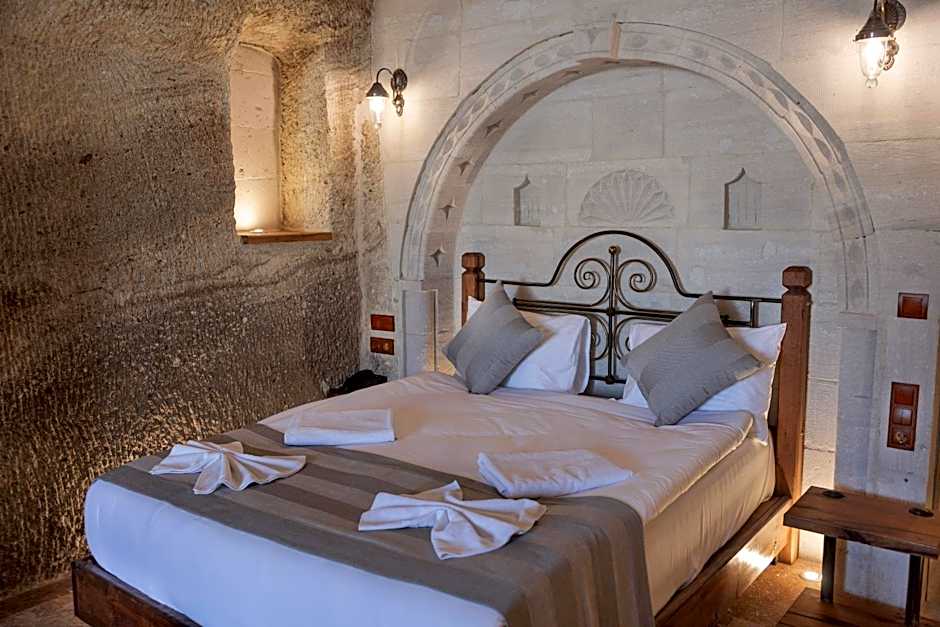 Sarnich Cave Suites