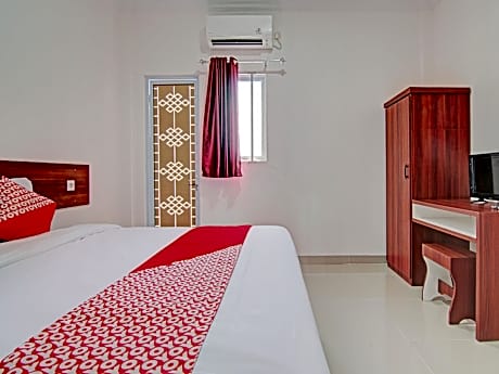 Deluxe Double Room for 2 Adults and 1 Child