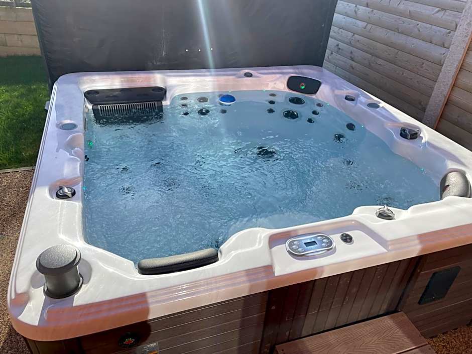 31 Cherry East Riding of Yorkshire Hot Tub & Fishing