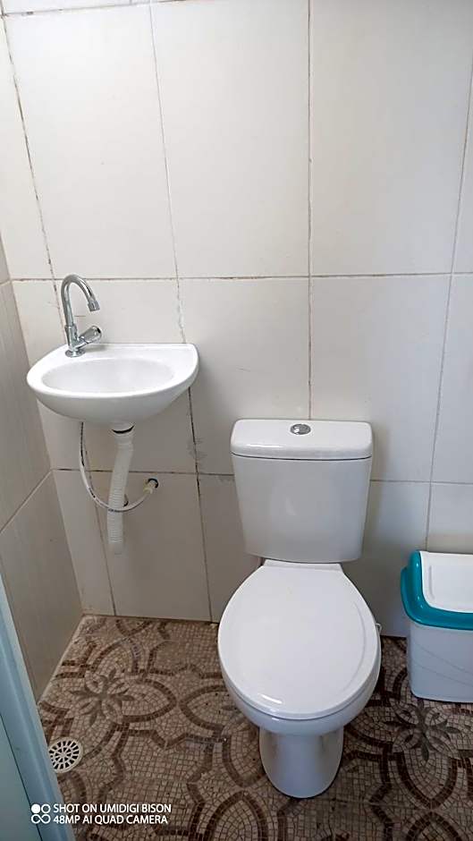 Casa com piscina , churrasqueira, Wi-Fi, em rua de Areia à 1km da praia, bairro sussegado, proíbido uso de som extremamente alto ideal para descansar