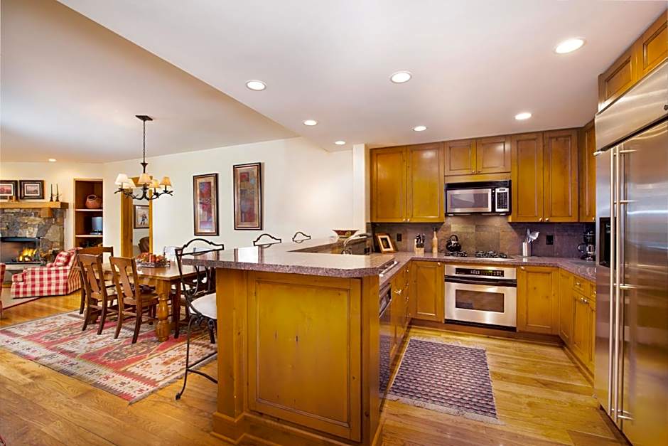 Bachelor Gulch Village