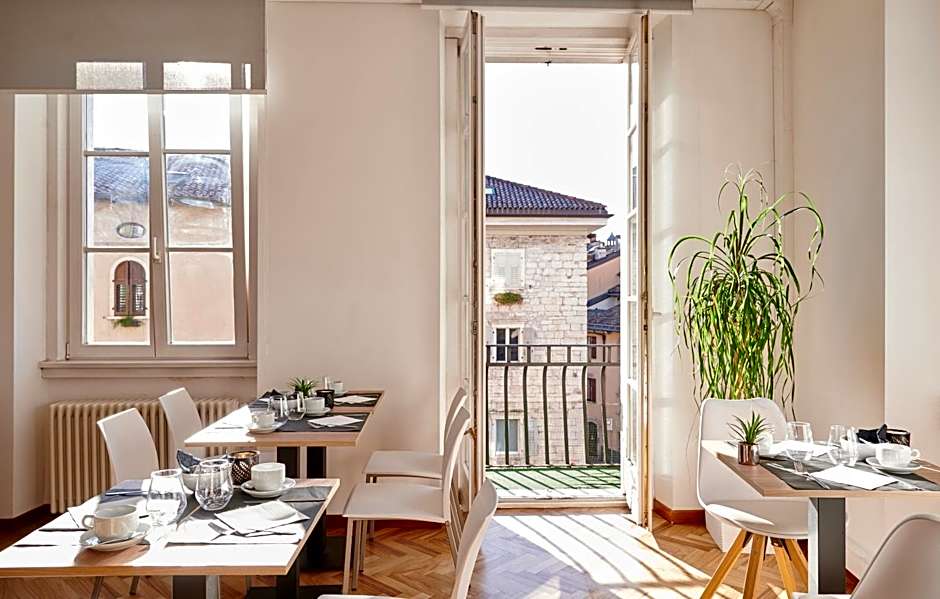 Lainez Rooms & Suites